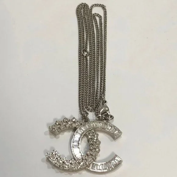 CHANEL CC Logo Rhinestone Pendant Necklace 24" Silver Tone B19V Auth w/Box D-m11 - Picture 4 of 10